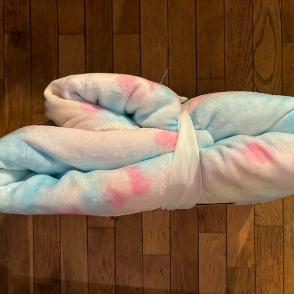 BNWT FLANNEL SHERPA THROW😁🛍️🌈HOST PICK !!!!🥳⭐️⚡️ - Picture 3 of 5